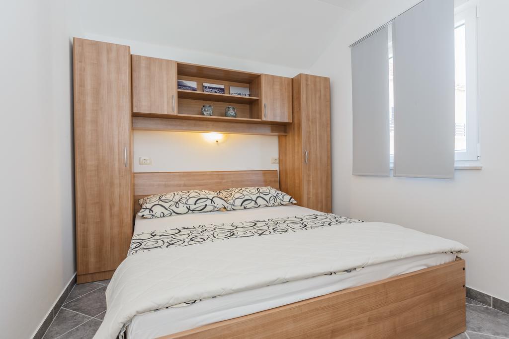 Apartments Viljac 트로기르 객실 사진