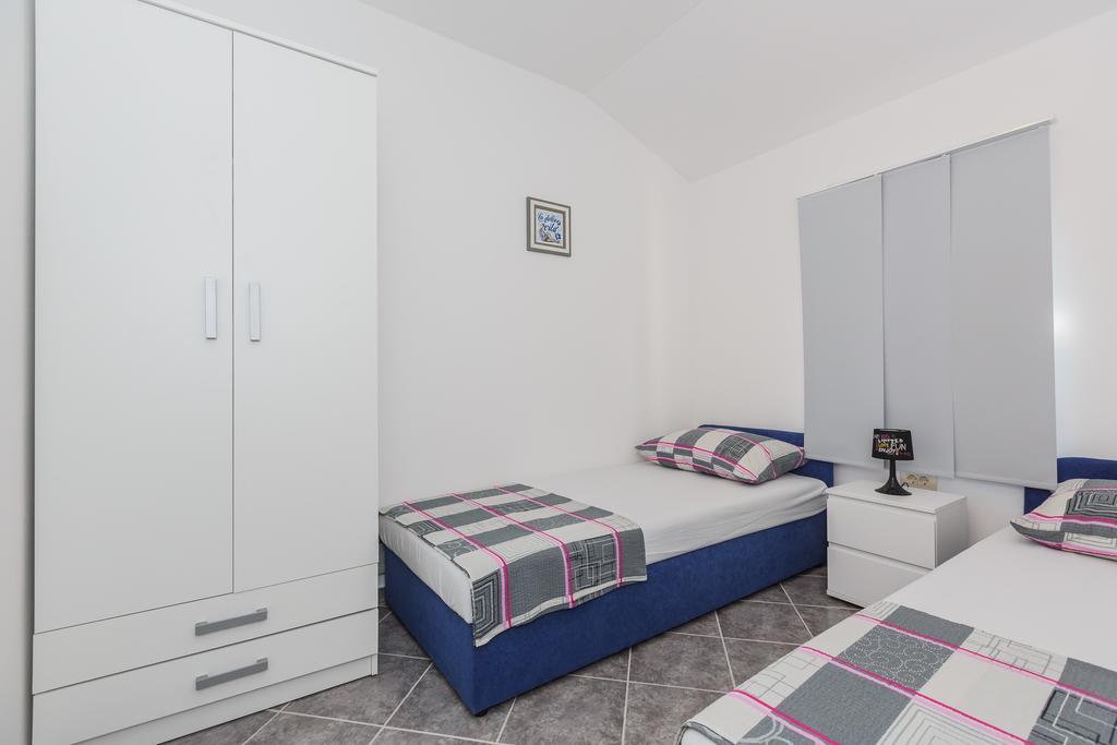 Apartments Viljac 트로기르 객실 사진